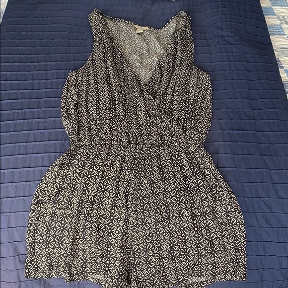 Black and White Pattern Romper - Picture 4 of 8